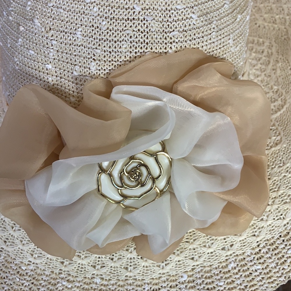 Women’s Beautiful Straw Hat‎ with Flower - Picture 3 of 8
